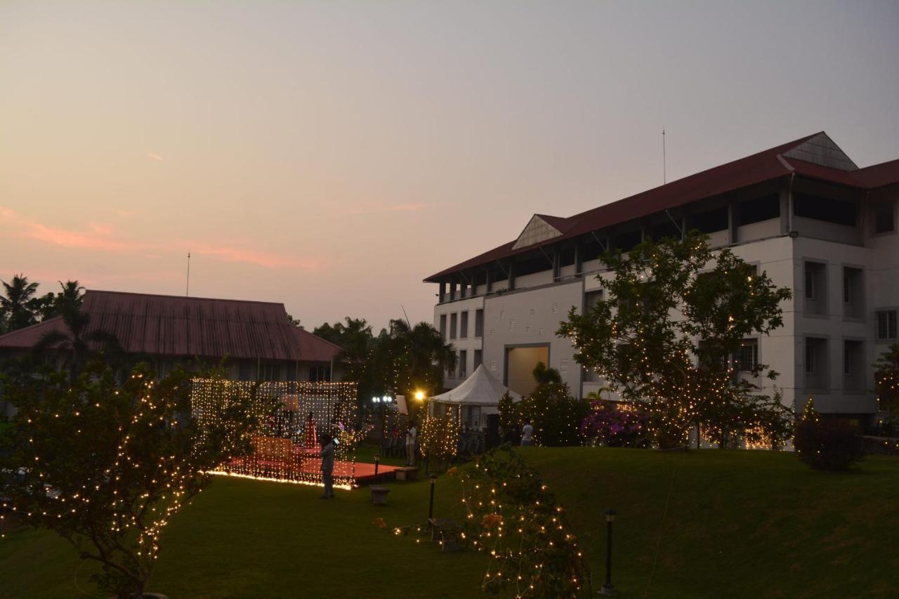 Angamaly Convention Centre Otel Kochi Dış mekan fotoğraf